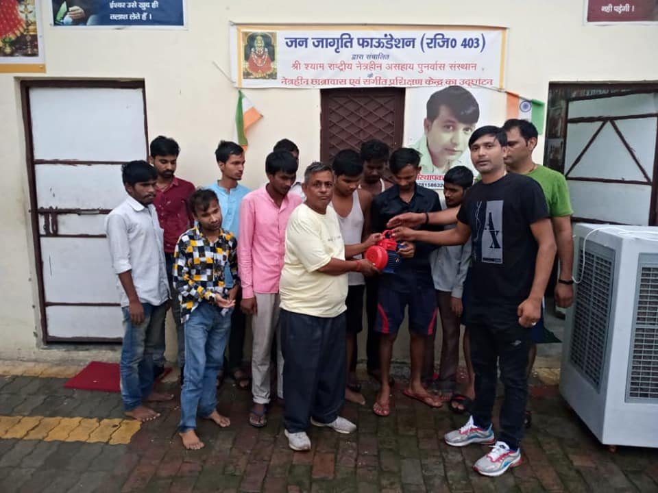 shree shyam jan kaluan seva providing food to needy (2)