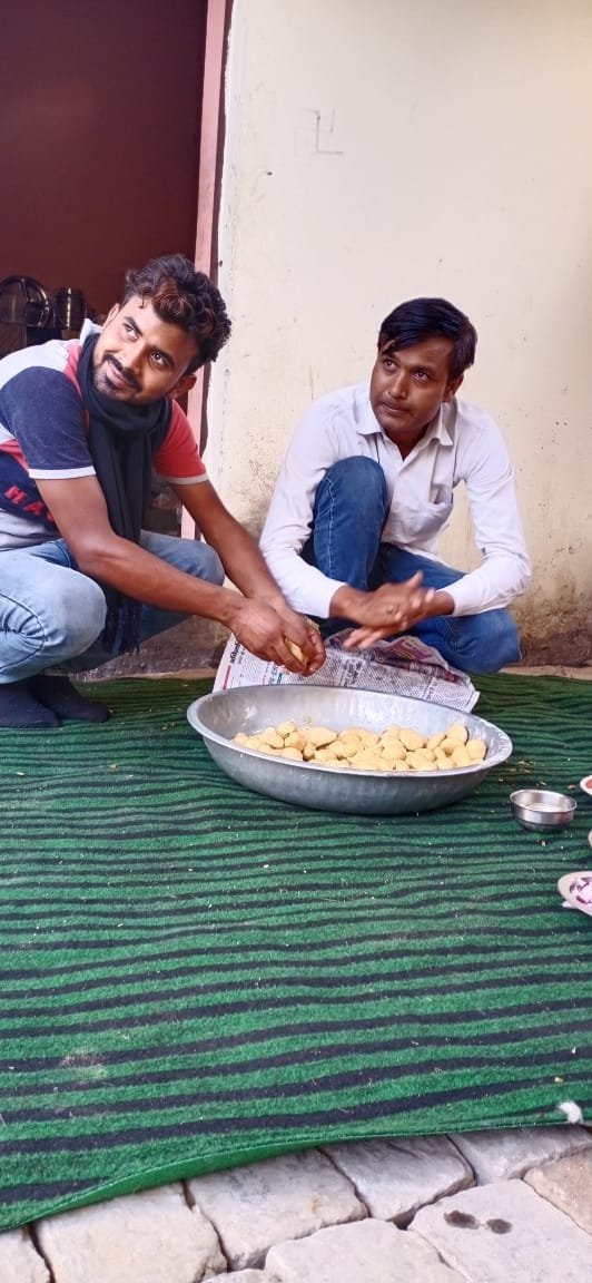 shree shyam jan kaluan seva providing food to needy (4)