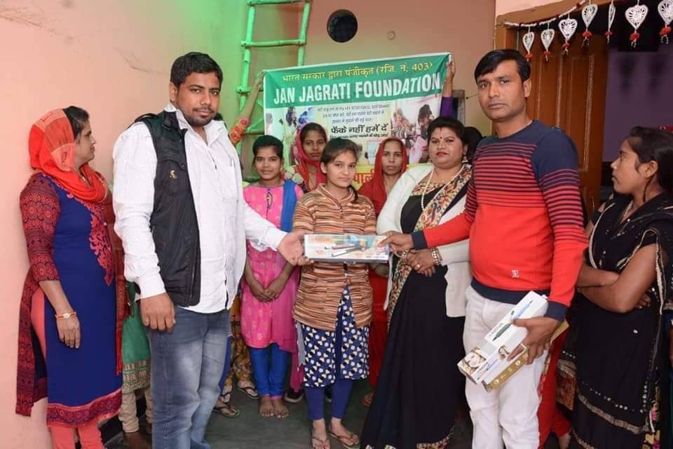 shree shyam jan kalyan seva sansthan helping needy women (4)