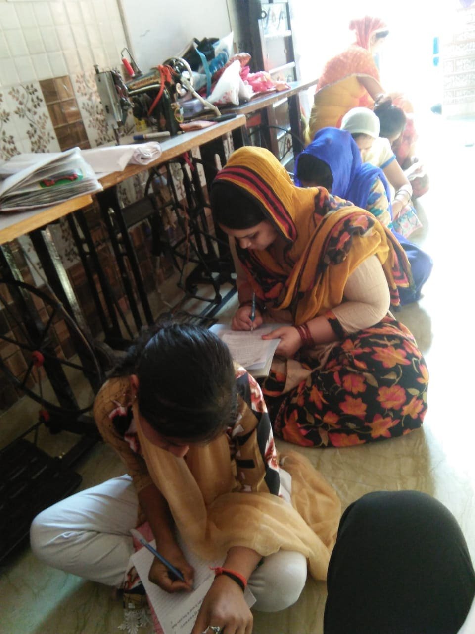 shree shyam jan kalyan seva sansthan helping needy women (7)