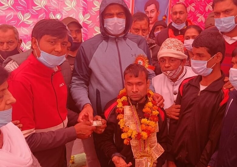 दरिया के किनारे: नेत्रहीन के साथ Jhajjar के डीसी, श्री श्याम लाल पुनिया